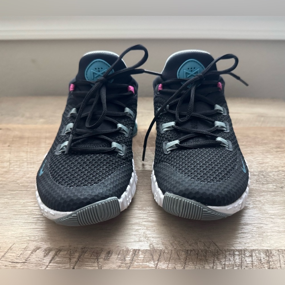 Nike Black and White Athletic Shoes - Picture 5 of 5